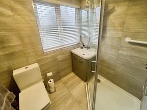 Shower room- click for photo gallery